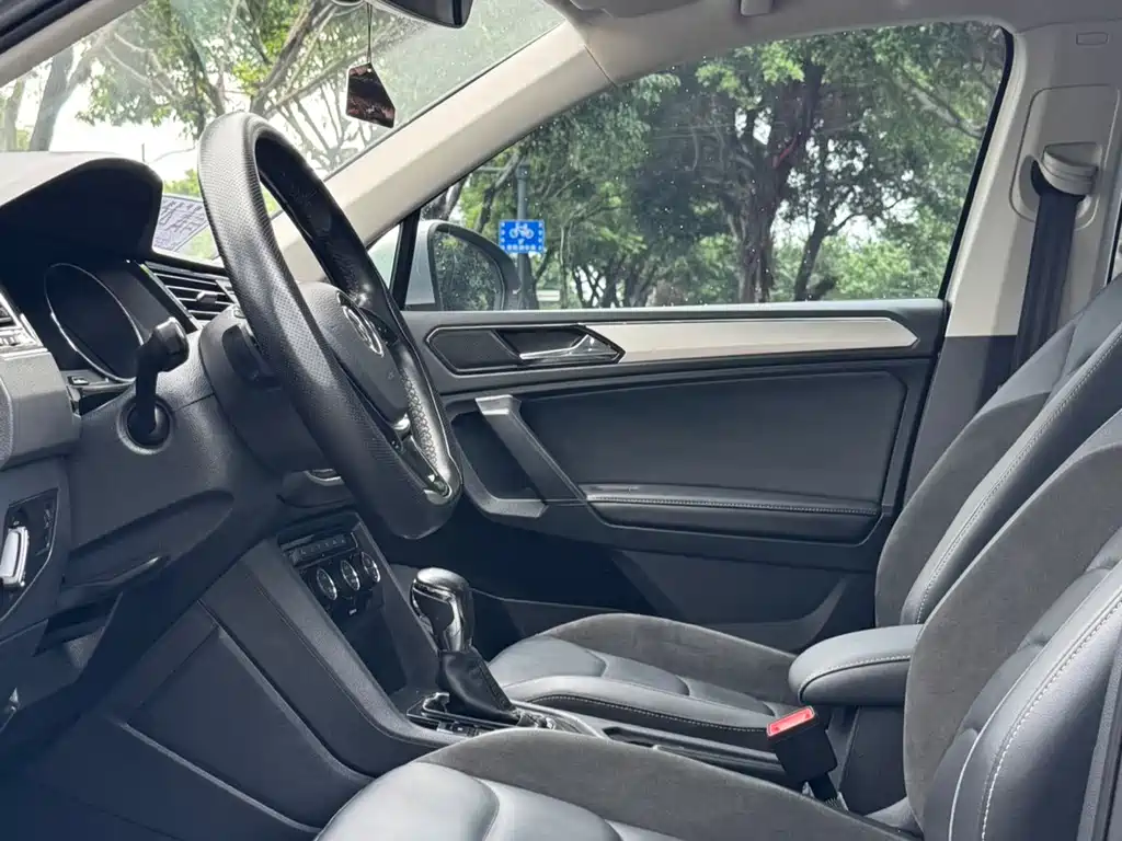 Volkswagen Tiguan L — миниатюра 8