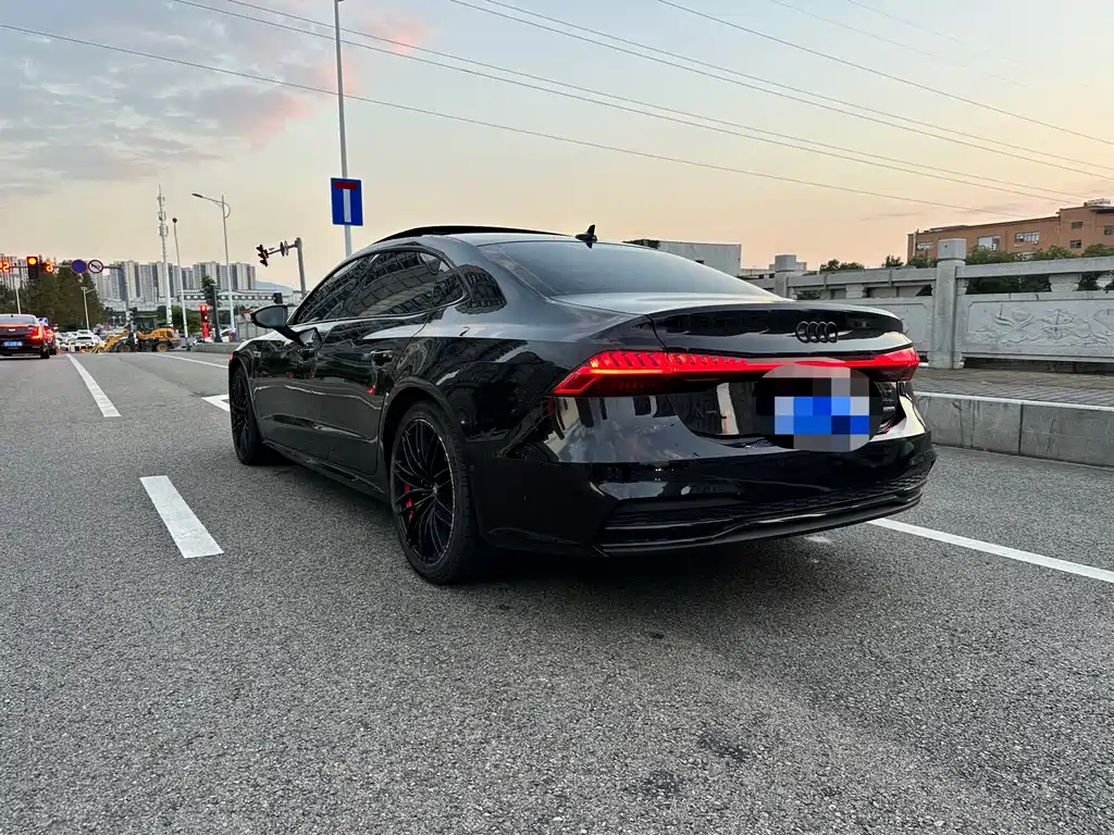 Audi A7L — миниатюра 9