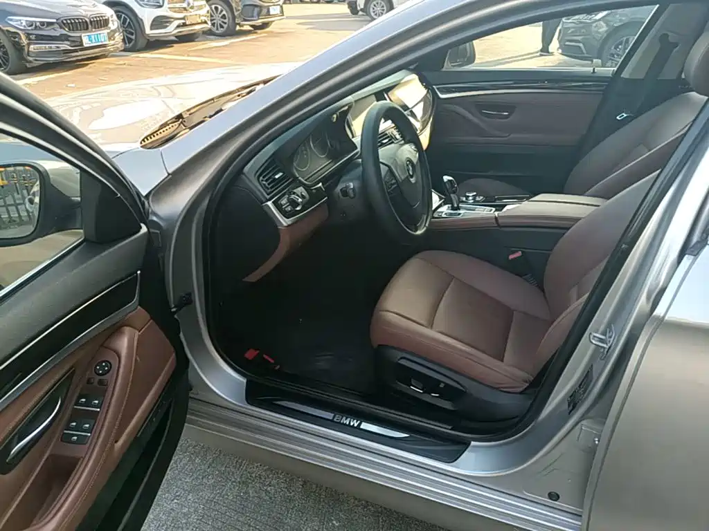 BMW 5 Series — миниатюра 16