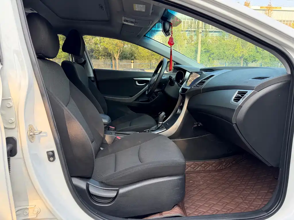 Hyundai Elantra Langdong — миниатюра 12