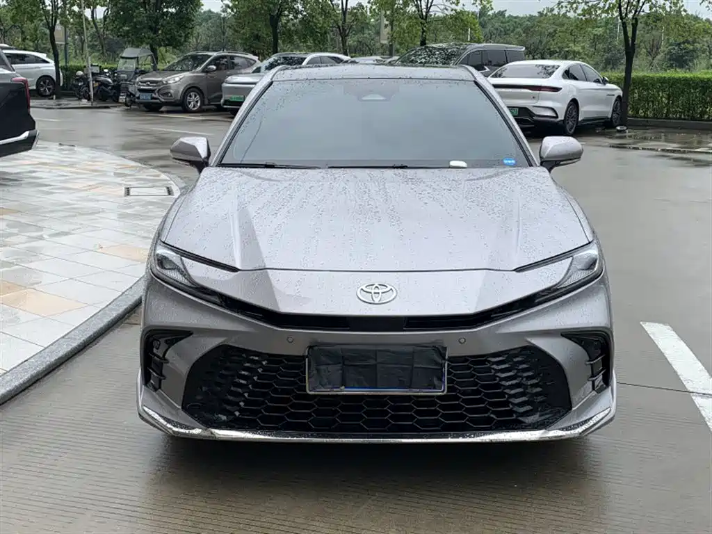 Toyota Camry — миниатюра 2