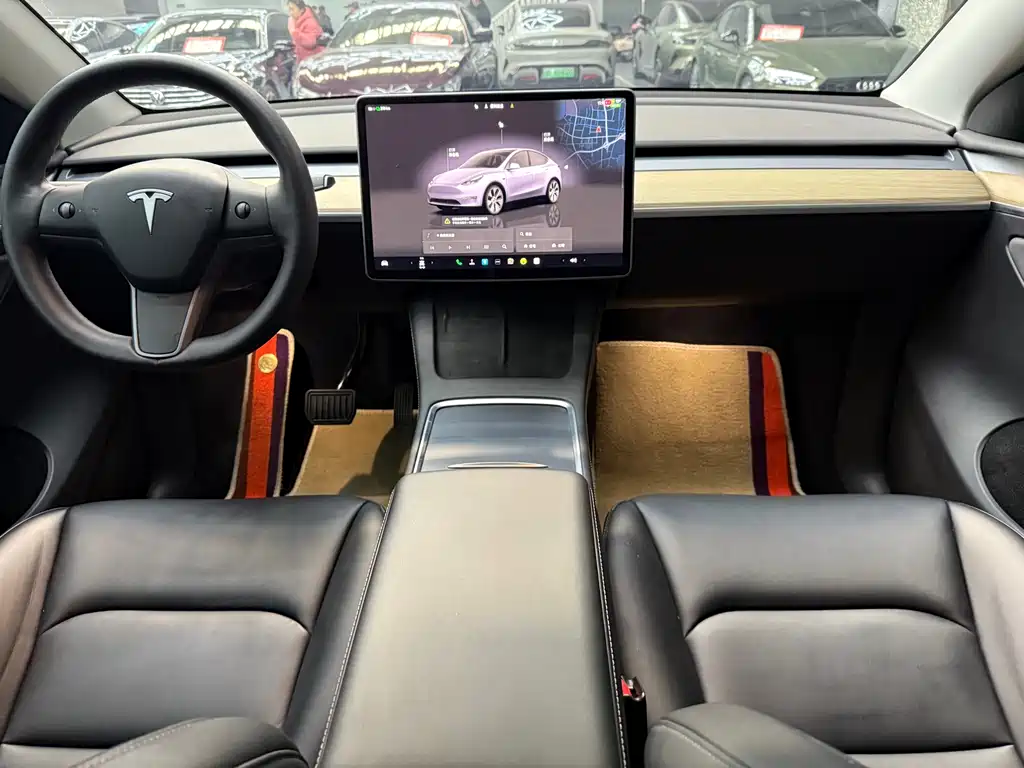 TESLA MODEL Y