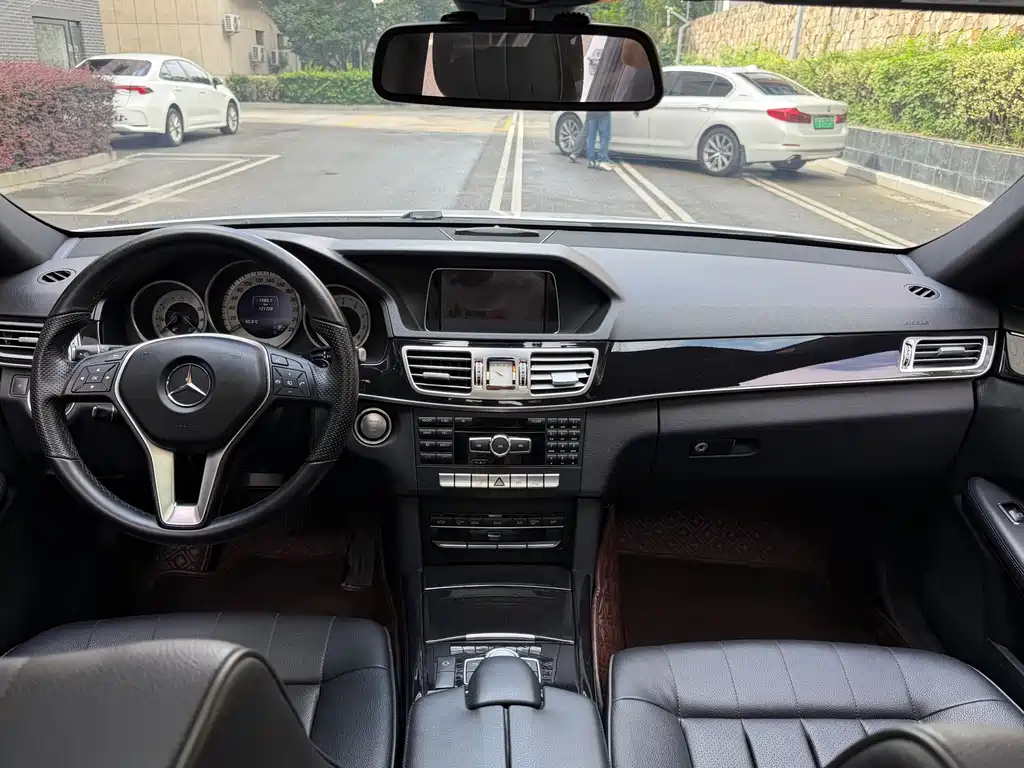 Mercedes-Benz E-Class — миниатюра 8