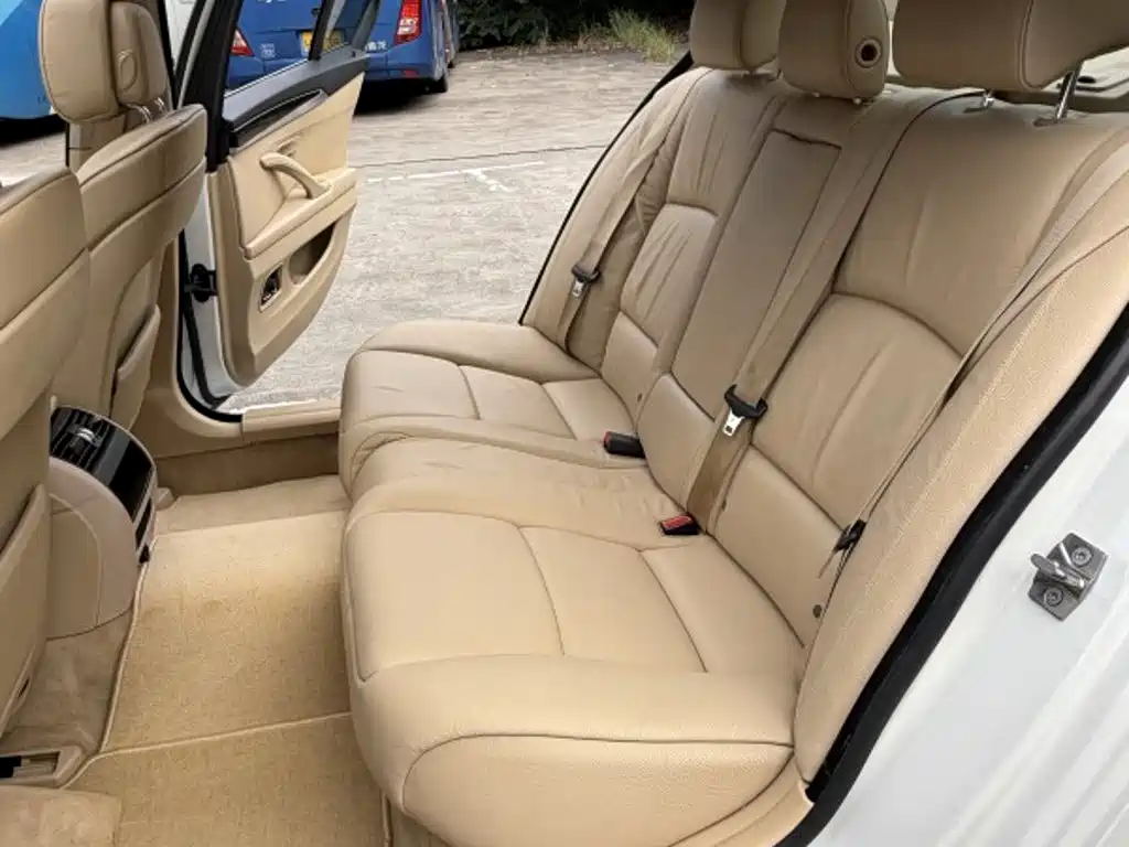 BMW 5 Series — миниатюра 7