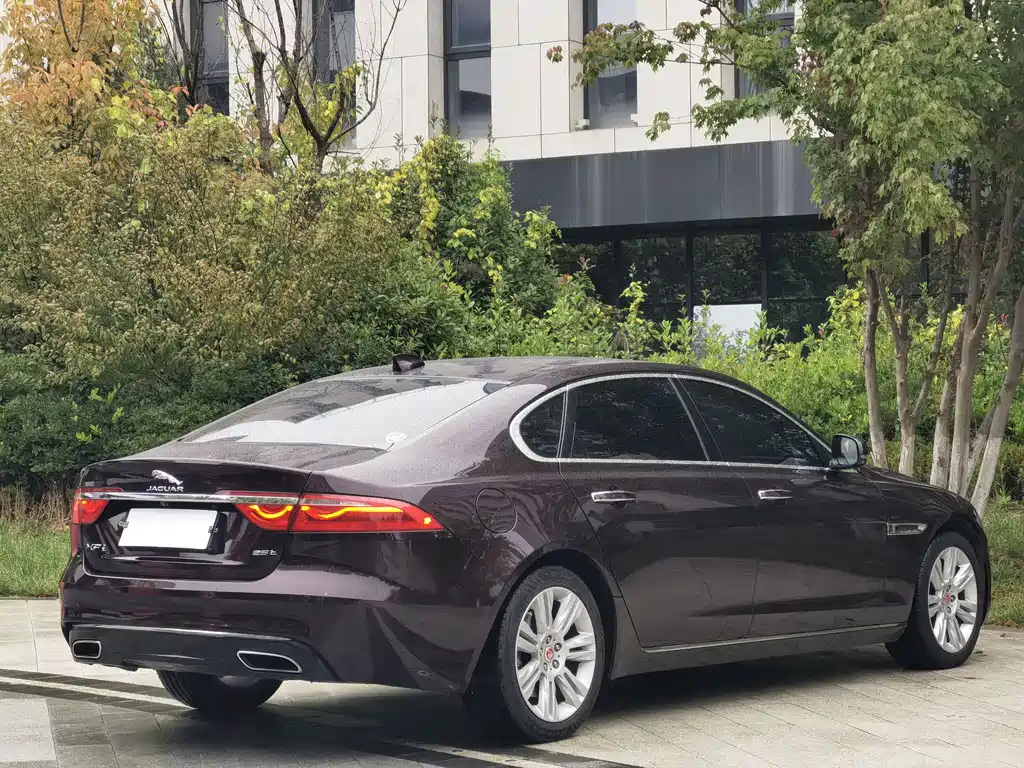 Jaguar XFL — миниатюра 7