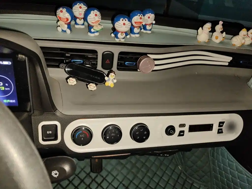 Wuling MINIEV — миниатюра 6