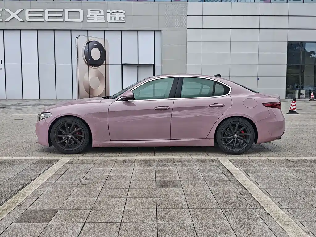Alfa Romeo Giulia 2017 2.0T 200HP Luxury