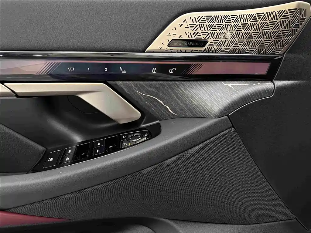 BMW 5 Series — миниатюра 24