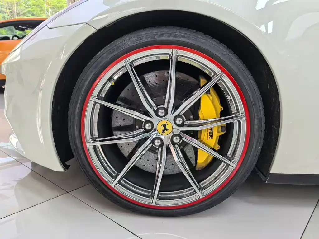 Ferrari FF — миниатюра 5