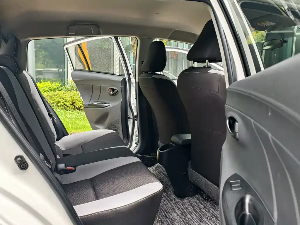 Toyota Yaris L — миниатюра 32