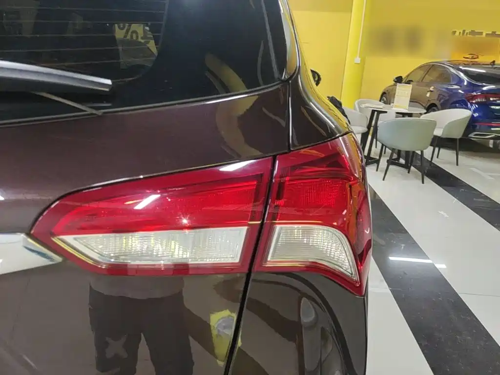 Buick Envision Plus — миниатюра 8