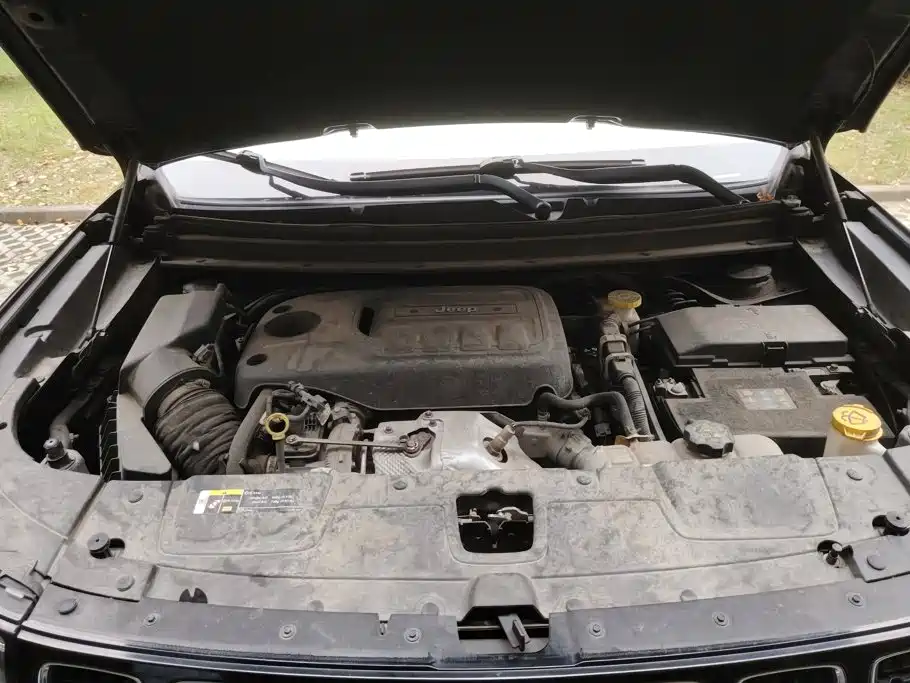 Jeep Commander — миниатюра 10