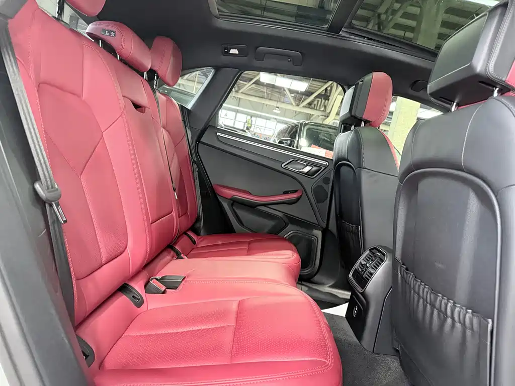 Porsche Macan — миниатюра 16
