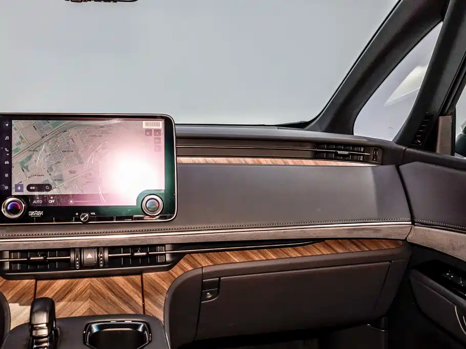 Lexus LM — миниатюра 27