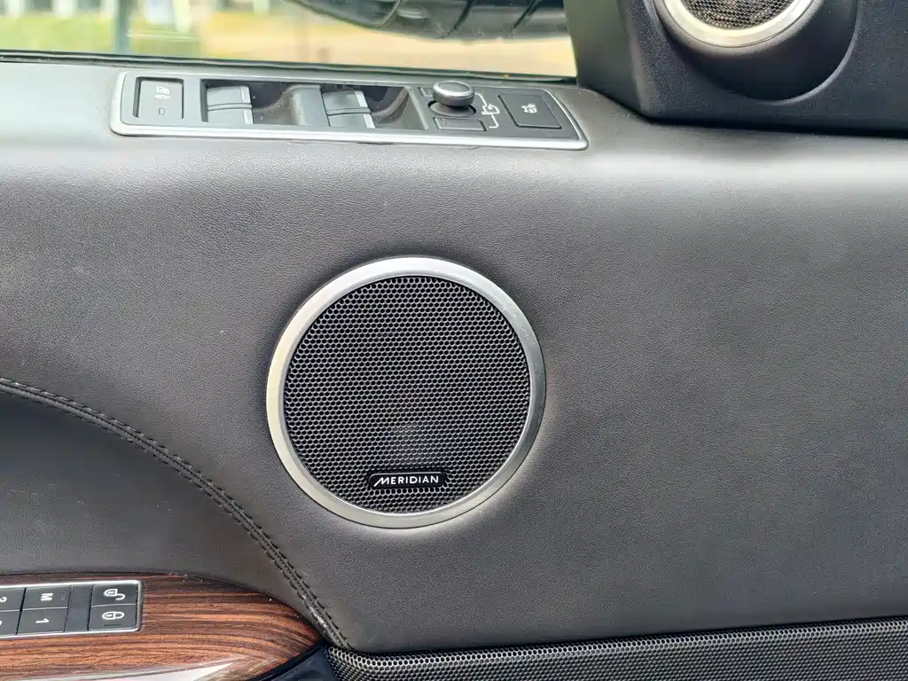 Land Rover Range Rover — миниатюра 21