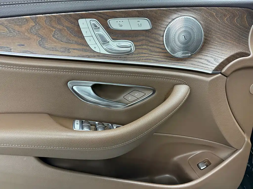 Mercedes-Benz E-Class — миниатюра 4