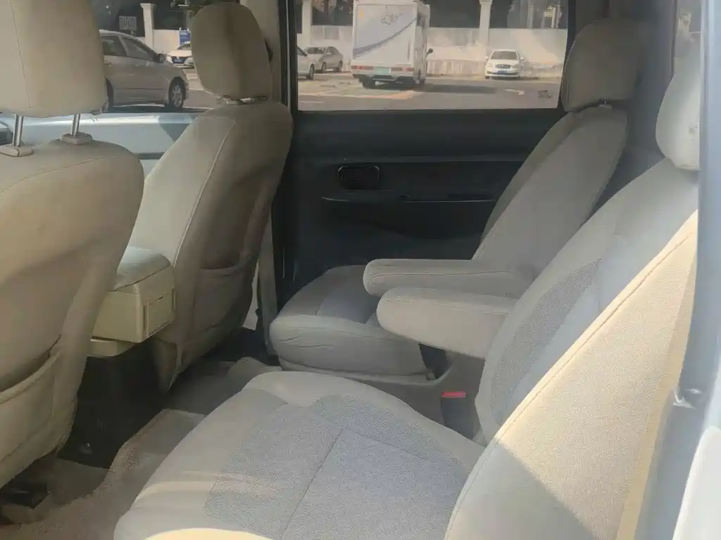 Wuling Hongguang — миниатюра 5