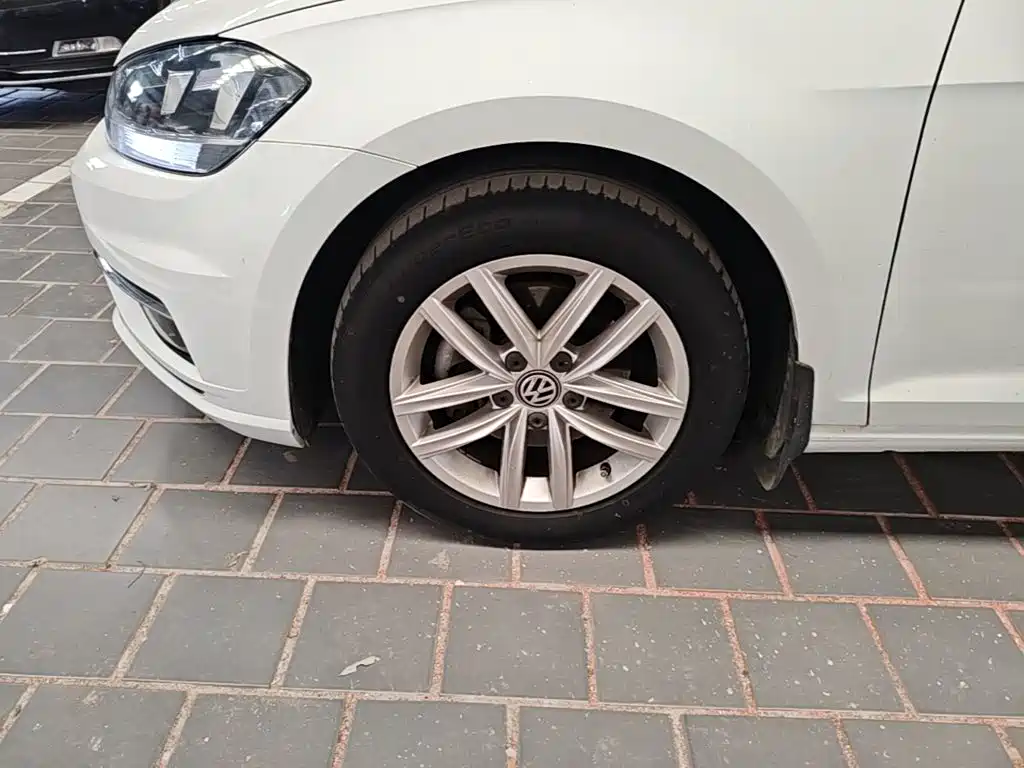 Volkswagen Golf — миниатюра 23