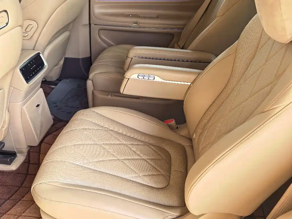 AITO ASK THE WORLD M9