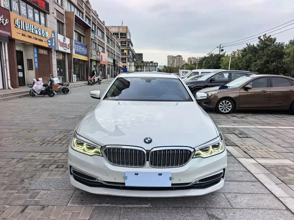 BMW 5 Series — миниатюра 2