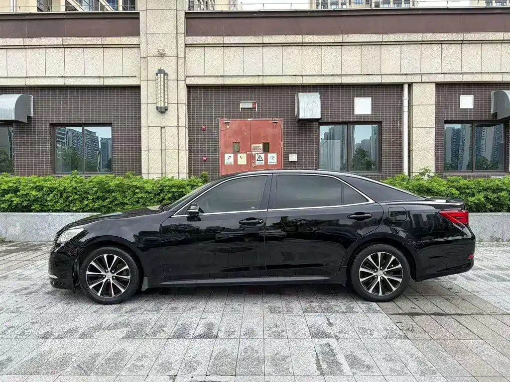 Toyota Crown — миниатюра 5