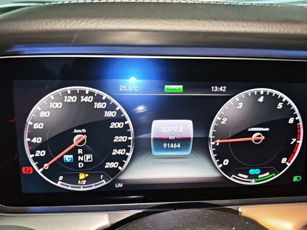 Mercedes-Benz E-Class (Import) — миниатюра 12