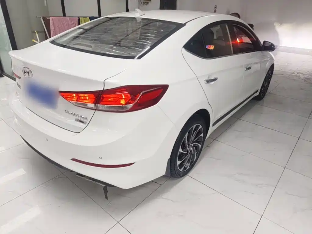 Hyundai Elantra — миниатюра 7