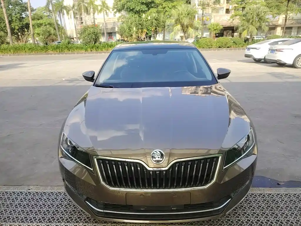 Skoda Superb — миниатюра 3