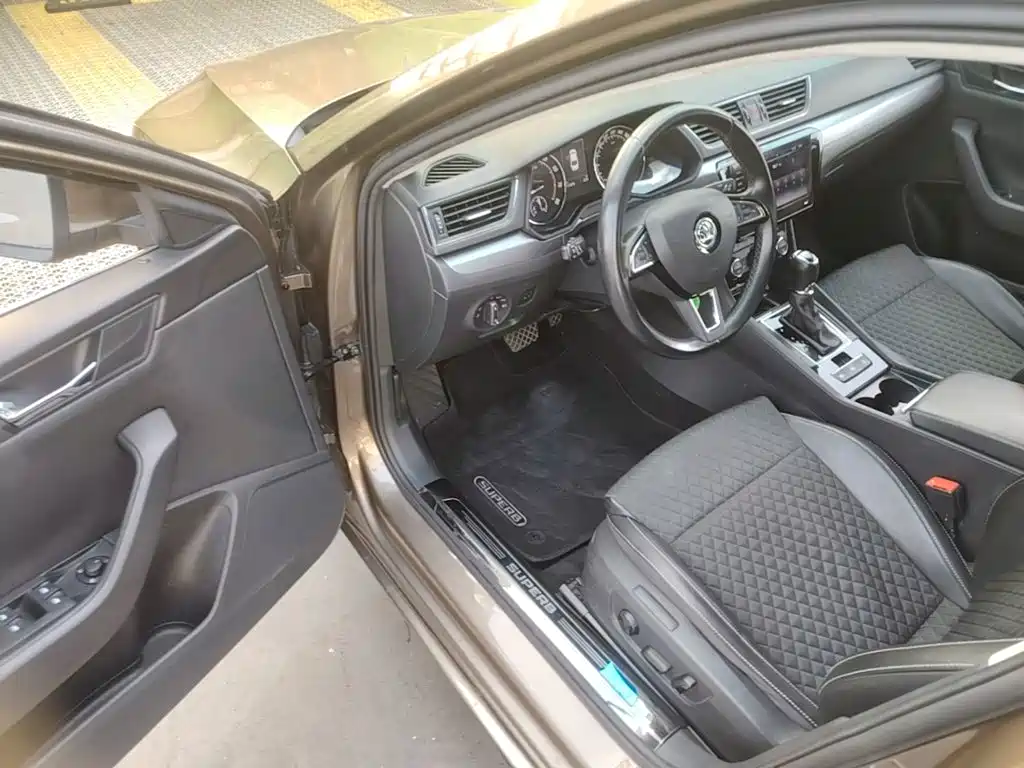 Skoda Superb — миниатюра 16