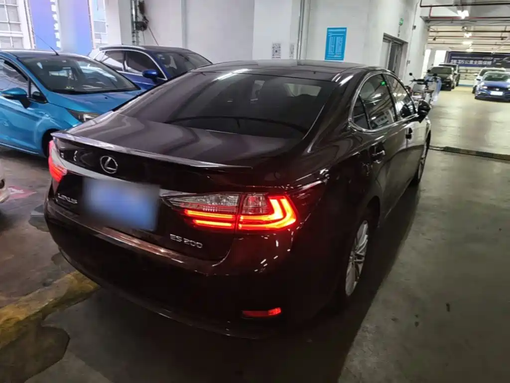 Lexus ES — миниатюра 7