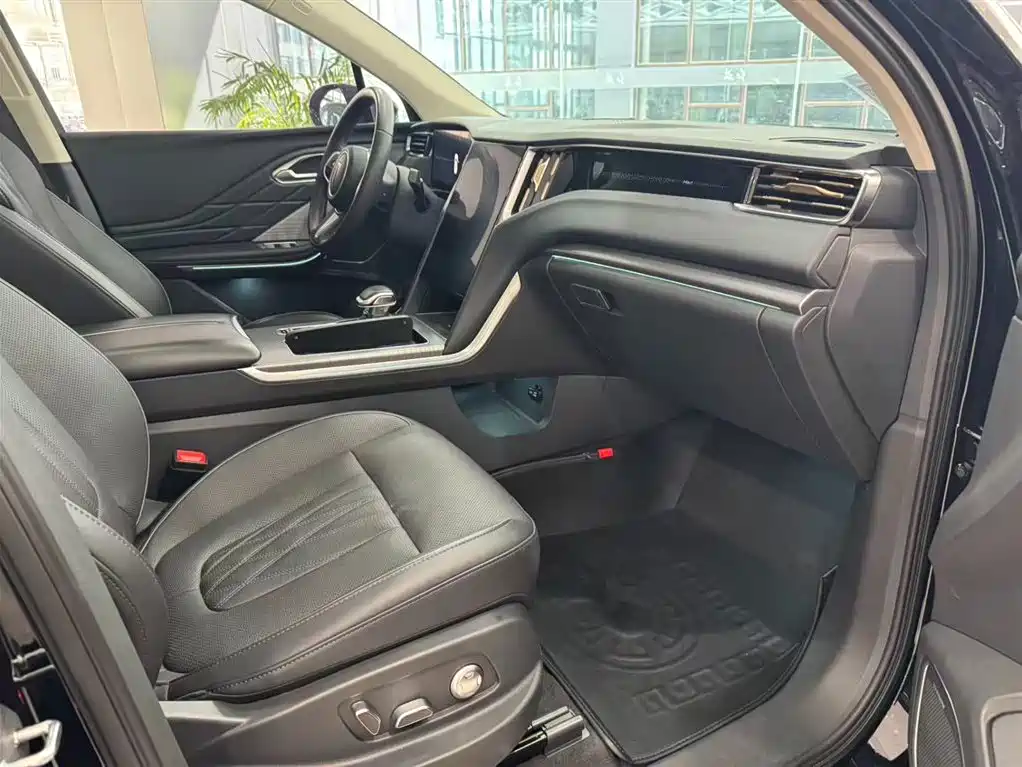 RED FLAG HONGQI HS7 PHEV