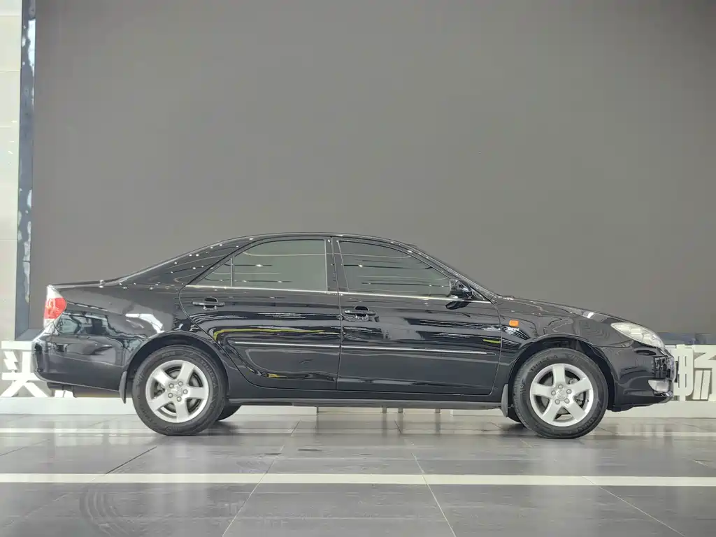 Toyota Camry — миниатюра 3