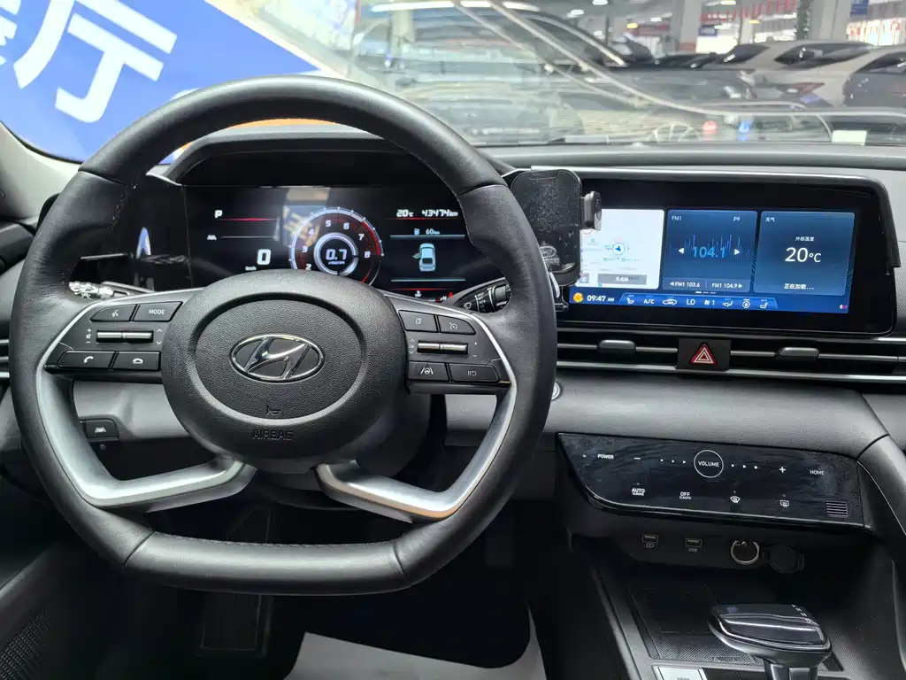 Hyundai Elantra — миниатюра 8
