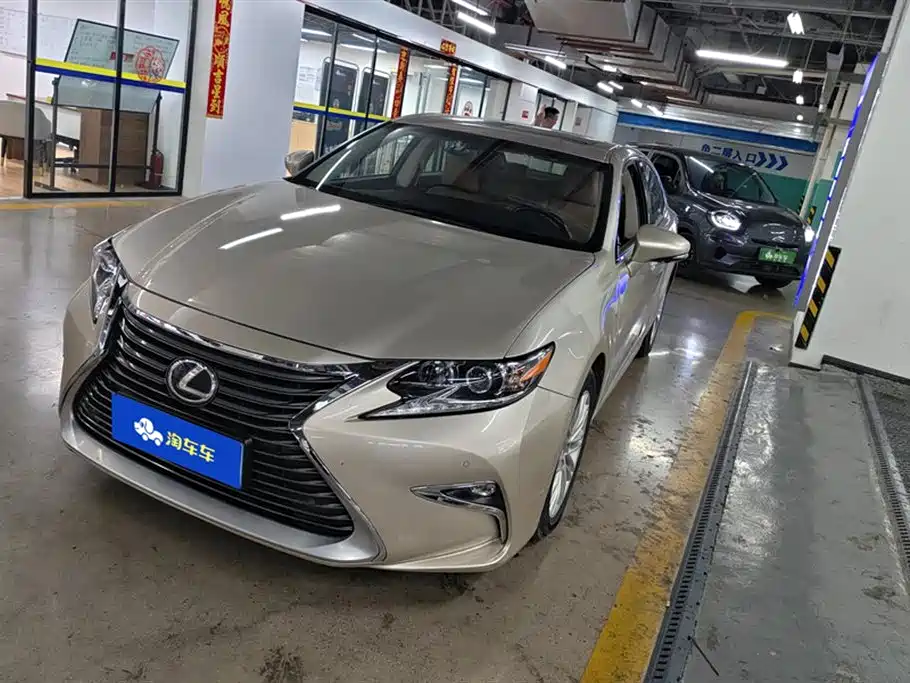 Купить Lexus ES