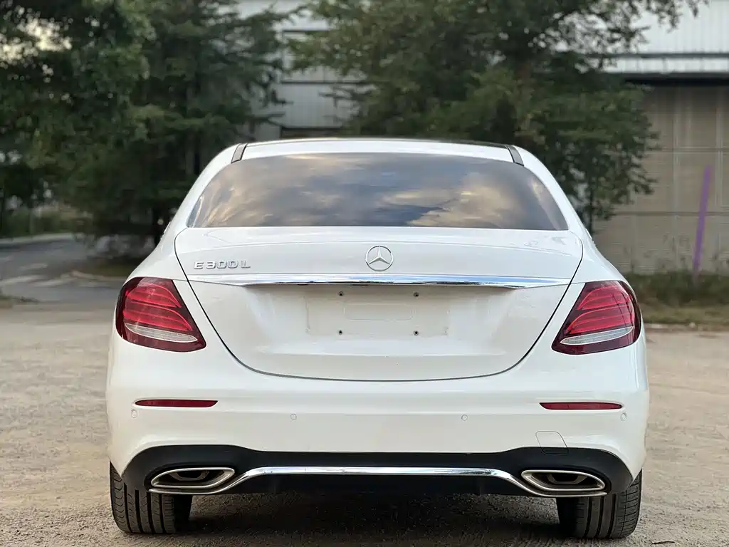 Mercedes-Benz E-Class — миниатюра 15