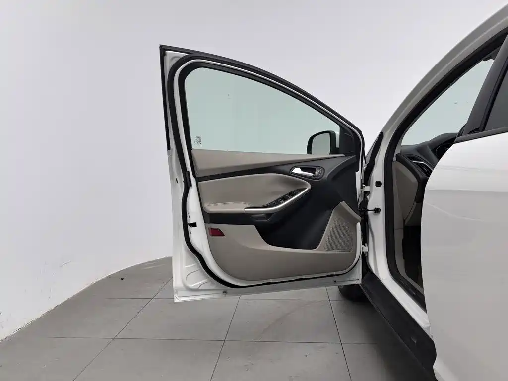 Ford Focus — миниатюра 8