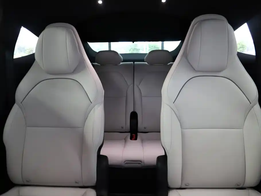 Tesla Model Y L — миниатюра 10