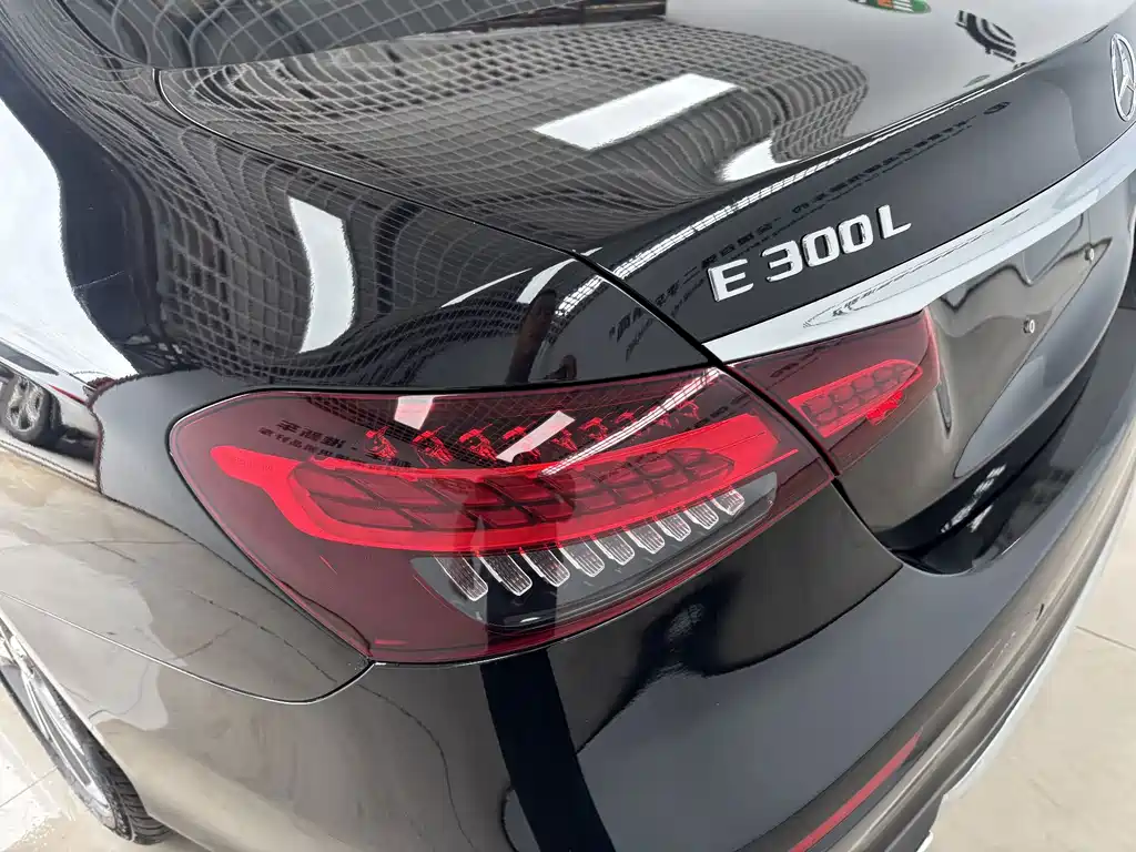 Mercedes-Benz E-Class — миниатюра 9