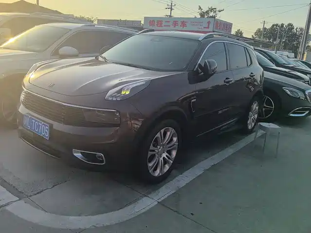 2018 Lynk & Co 01