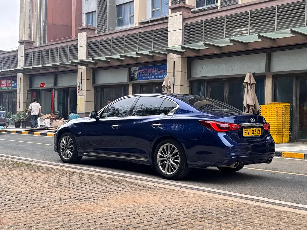 INFINITI Q50L