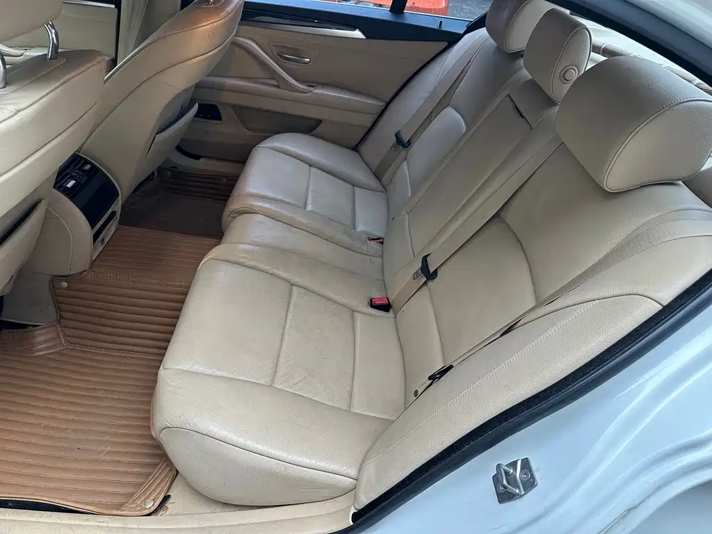 BMW 5 Series — миниатюра 6