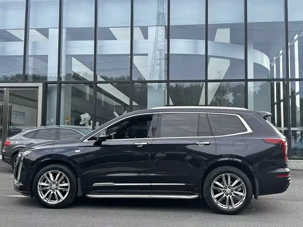 CADILLAC XT6
