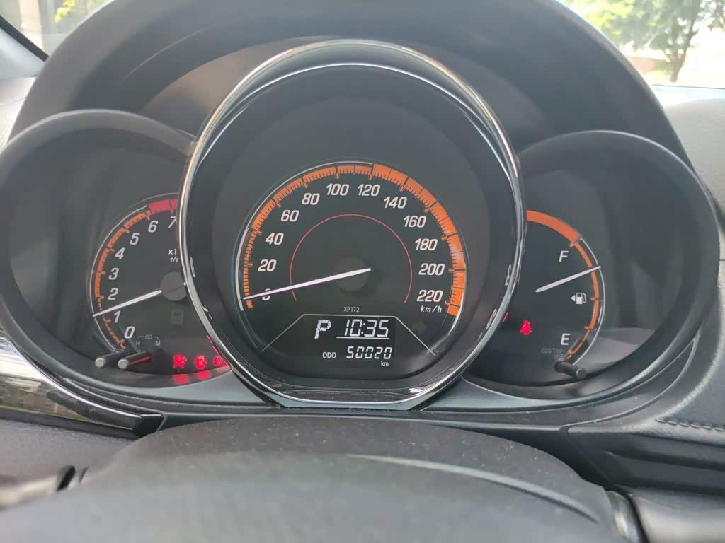 Toyota YARiS L Zhi Xuan 1.5 л 2023 г. Белый, пробег 50000 км