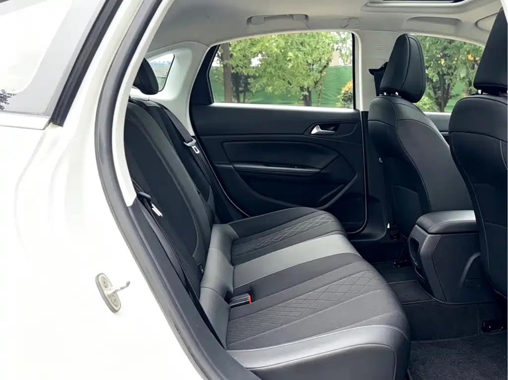 Peugeot 308 — миниатюра 21
