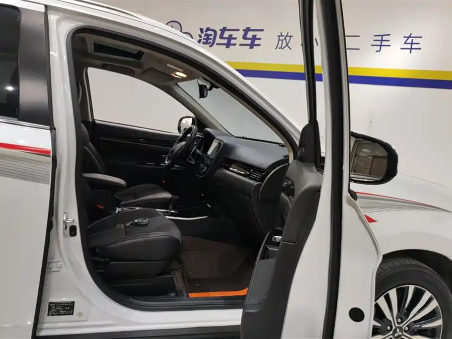 MITSUBISHI OUTLANDER