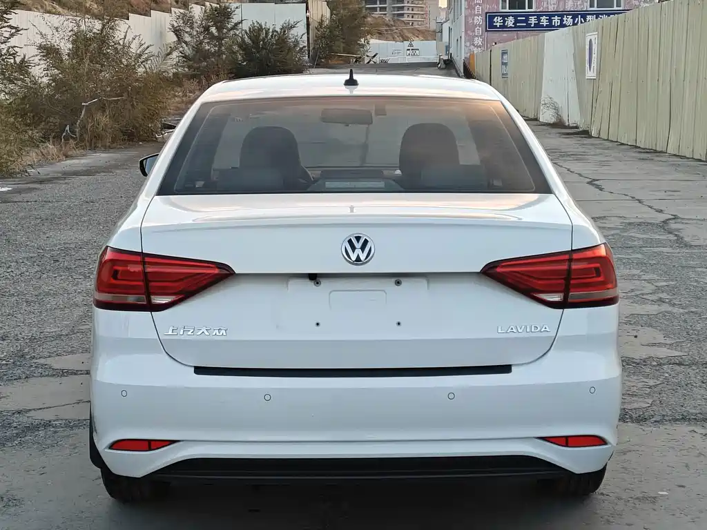 Volkswagen Lavida — миниатюра 4