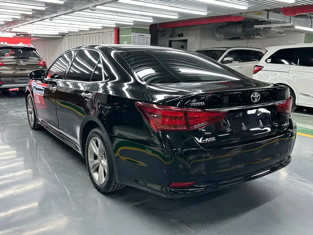 Toyota Crown — миниатюра 19