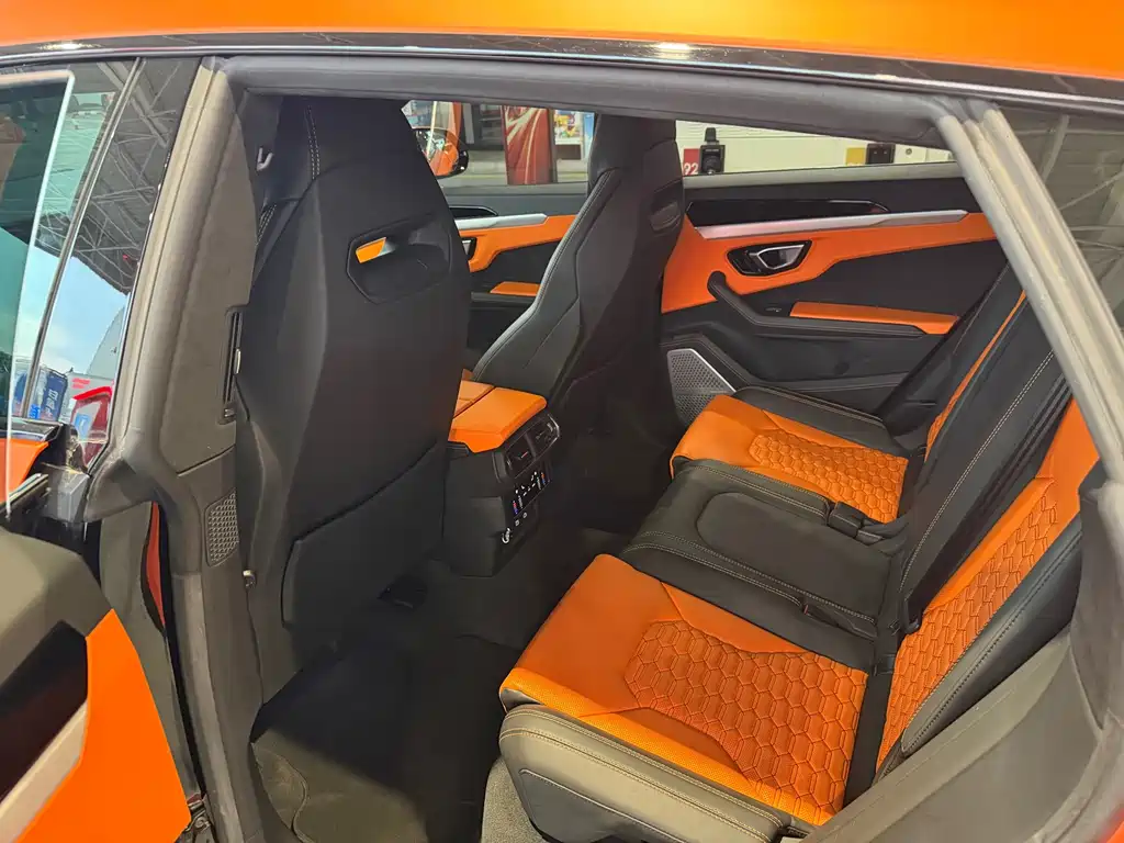 Lamborghini Urus — миниатюра 8