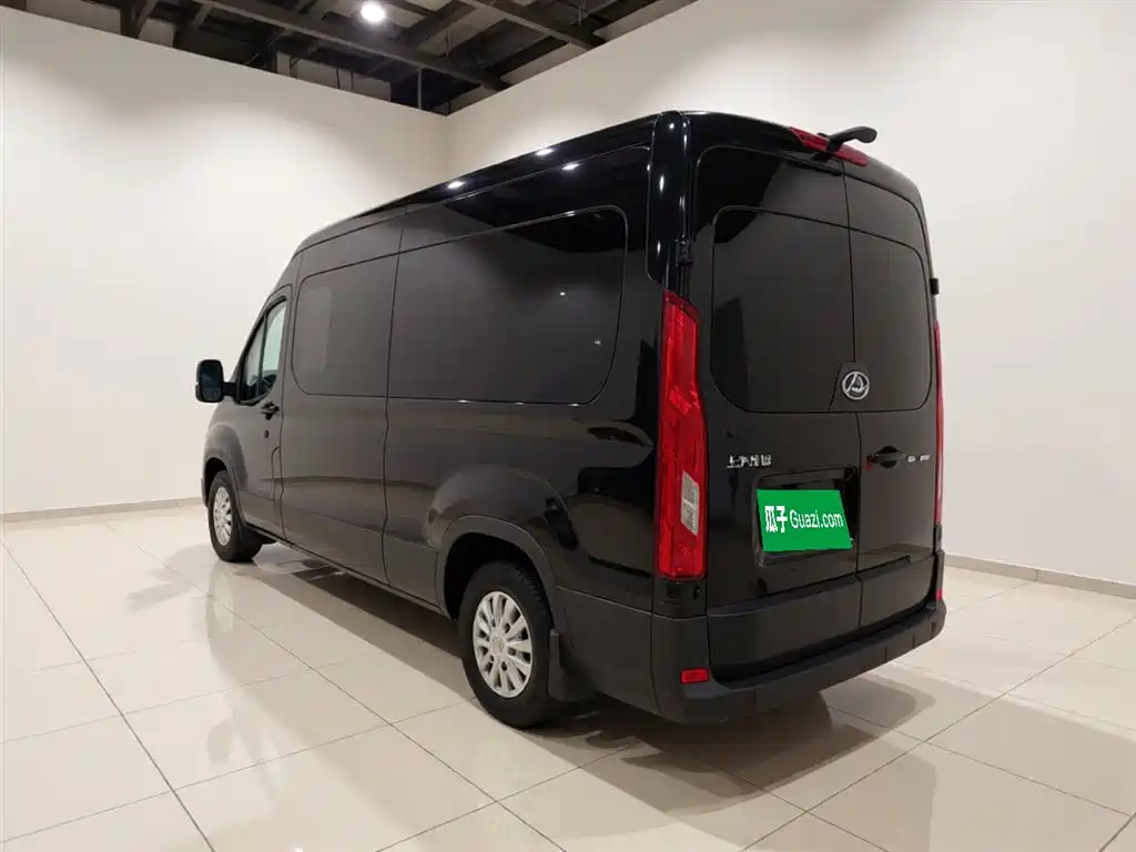 Maxus V90 2022 2.0T AT 6/7 мест