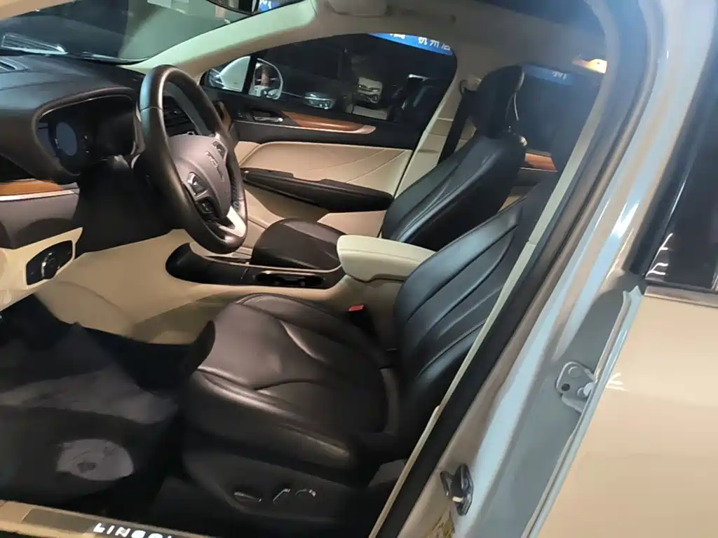 Lincoln MKC — миниатюра 15
